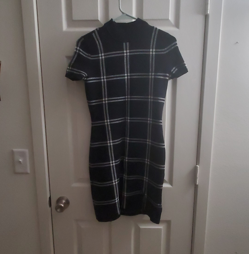 Windowpane Mockneck Mini Sweater Dress, size sm. petite, Abercrombie black/white
